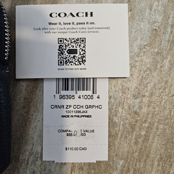 Coach Clutch Zipper Wallet - Picture 2 of 3
